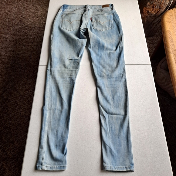 Levi's Light Wash Skinny Jeans - Picture 7 of 8